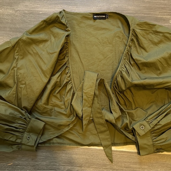 Front Tie Crop Top - Picture 9 of 10